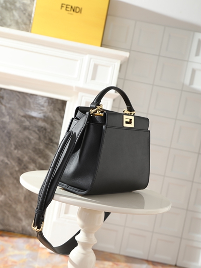 フェンディバッグ側面デザイン